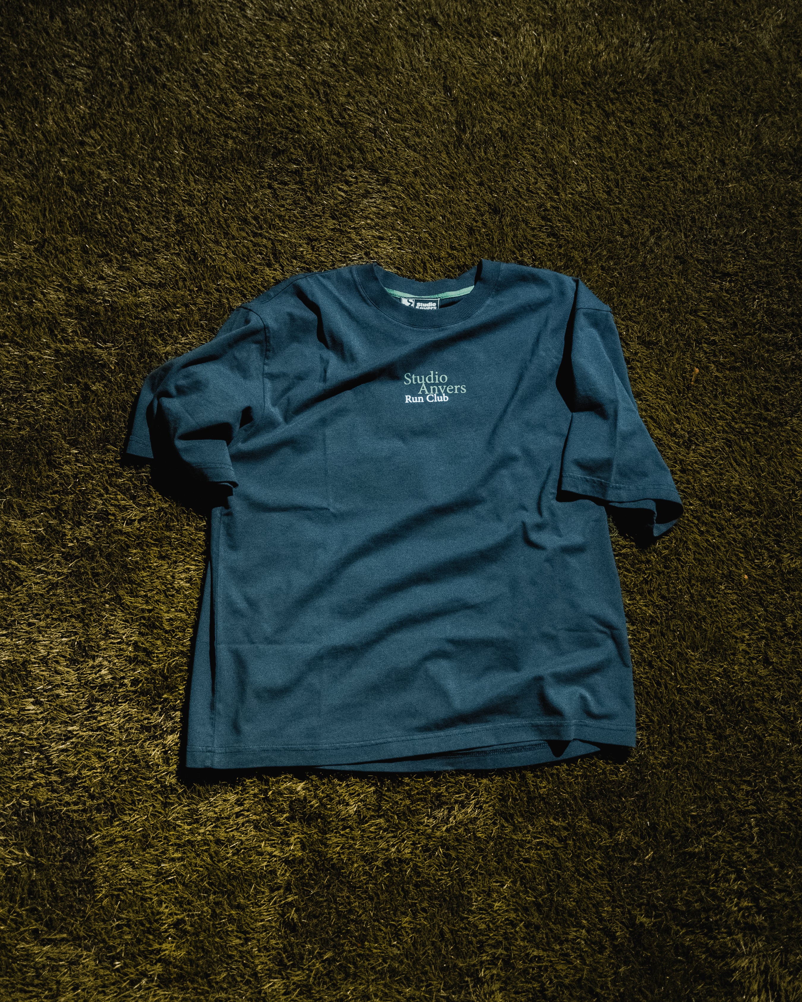 Running on Love Tee – Marineblauw