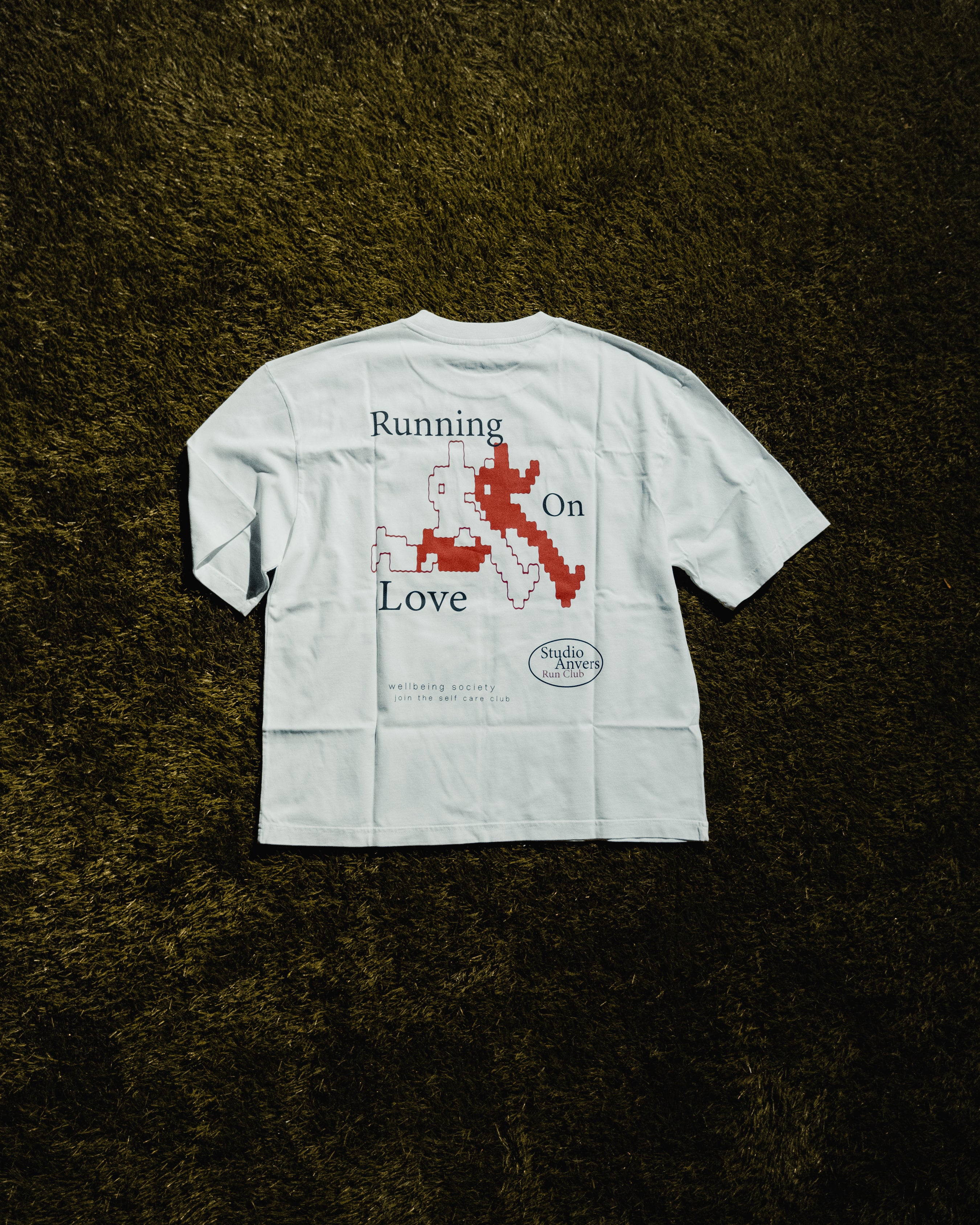 Running on Love Tee – Wit