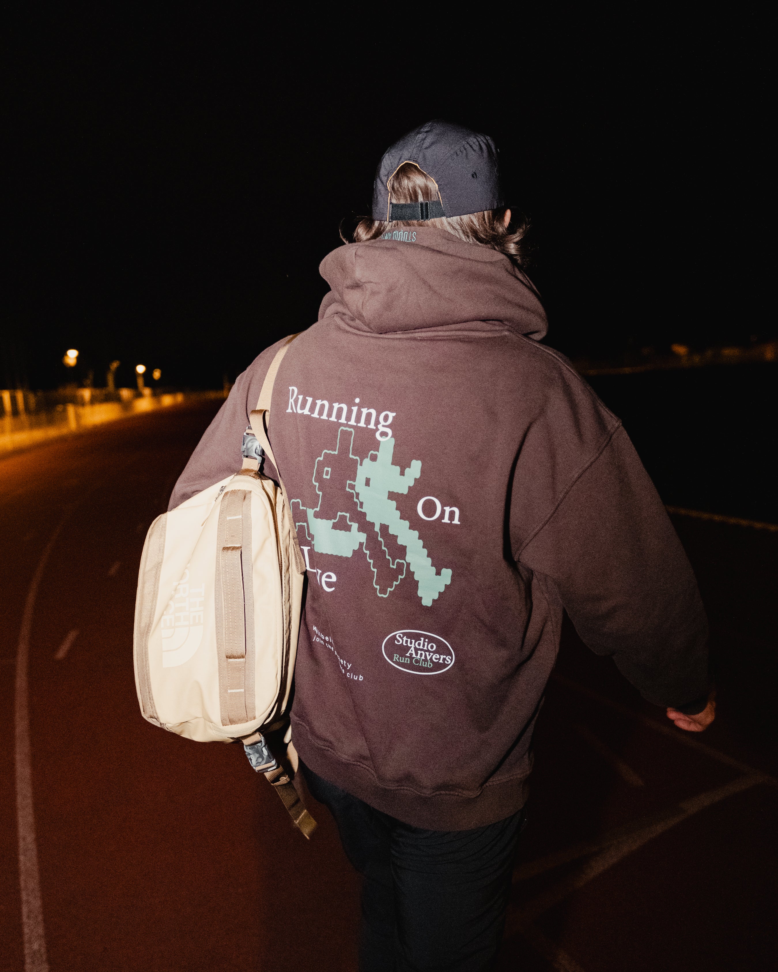 Running on Love Hoodie – Espresso