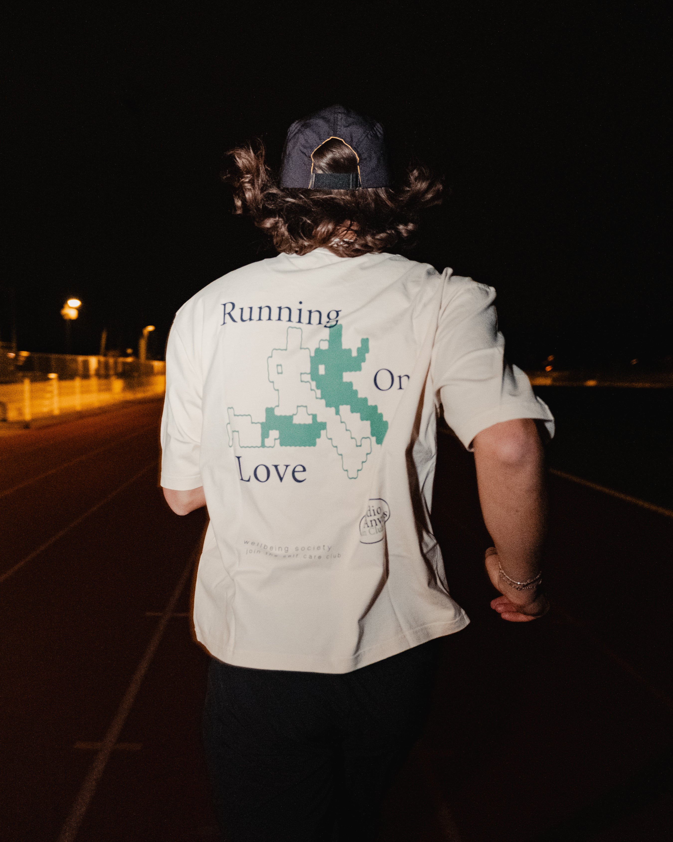 Running on Love Tee – Whitecap Gray