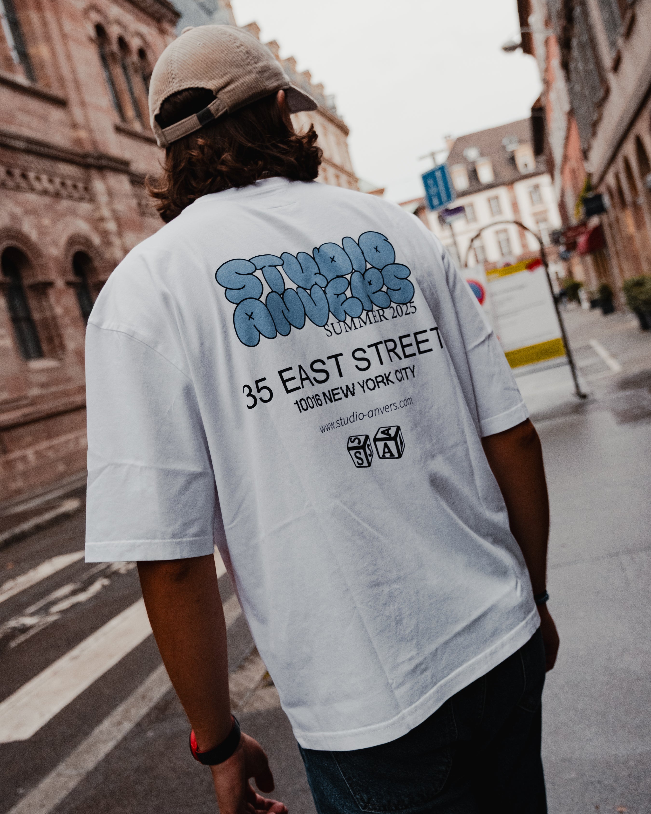 Lucky T-shirt- Wit met blauwe opdruk
