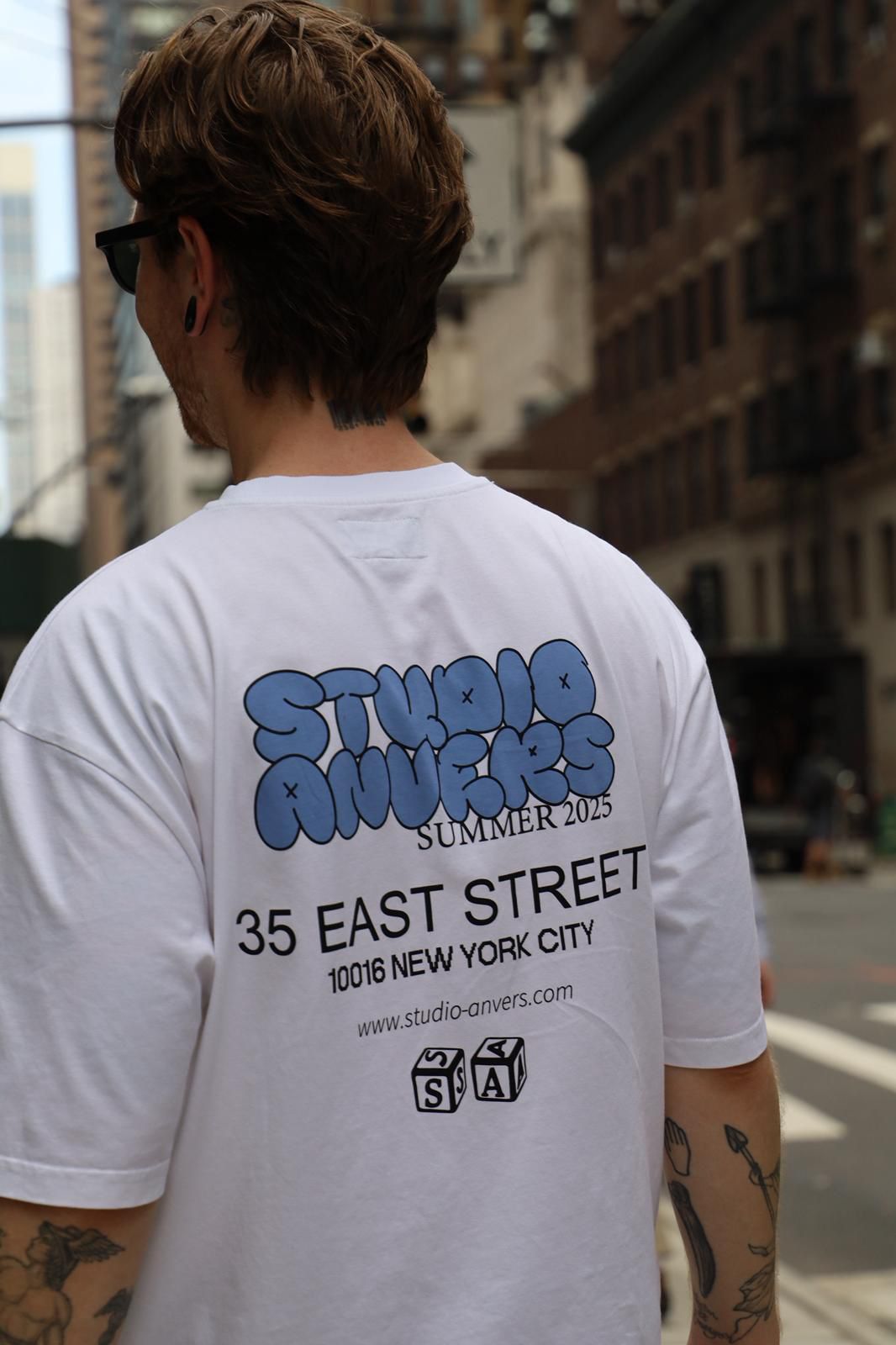 Lucky tee - White with Blue Print