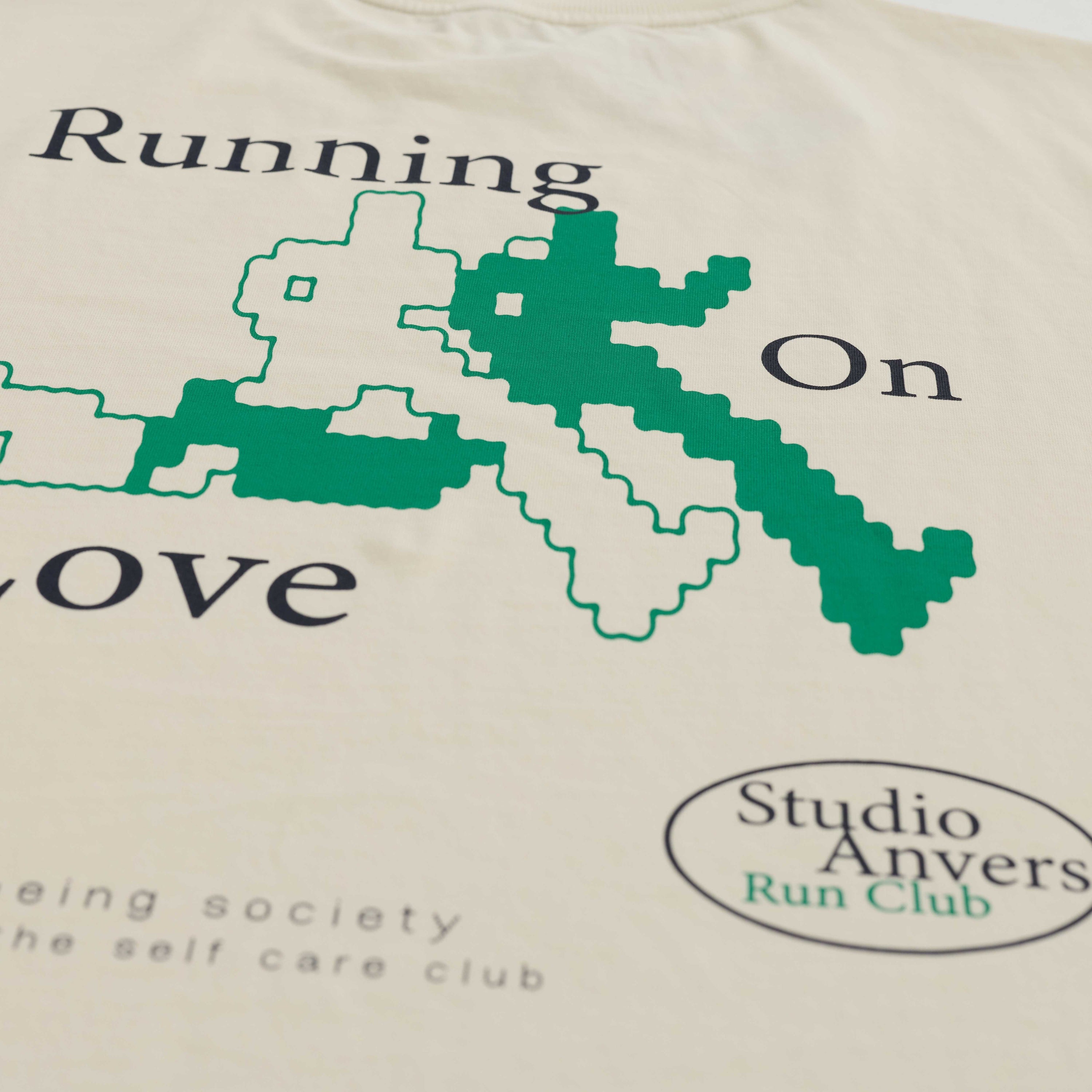 Running on Love Tee – Whitecap Gray